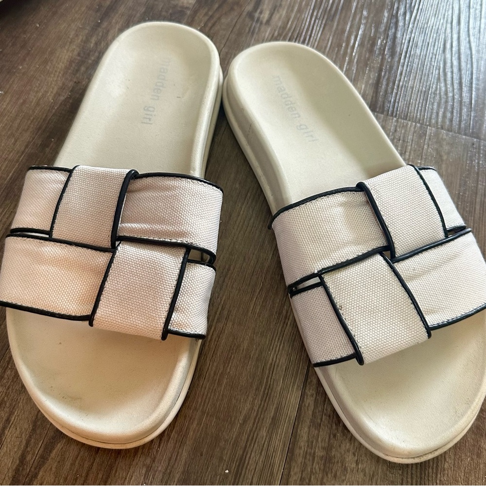 Women's Madden Girl Cream with Navy Trim Slide Sandals